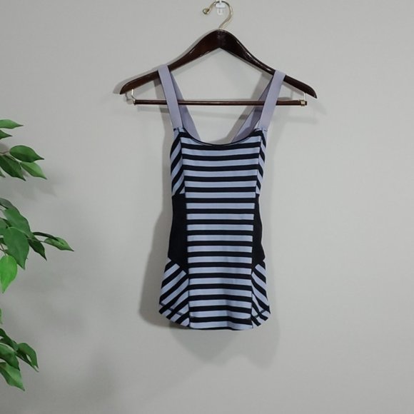 lululemon athletica Tops - Lululemon Crossback Strap Tanktop